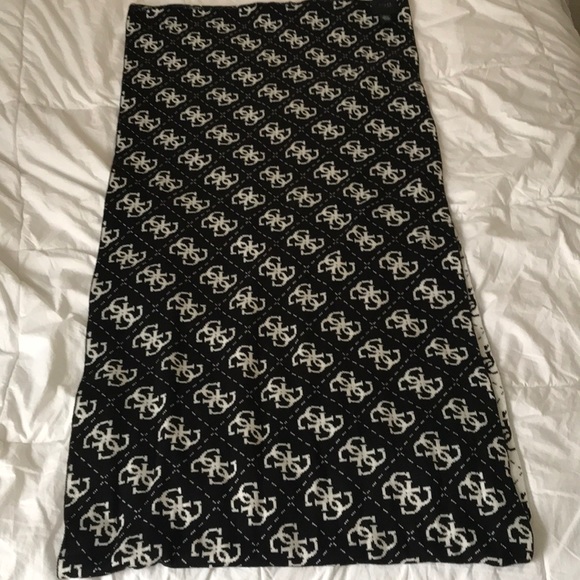 Guess Black & White Scarf - Picture 3 of 5